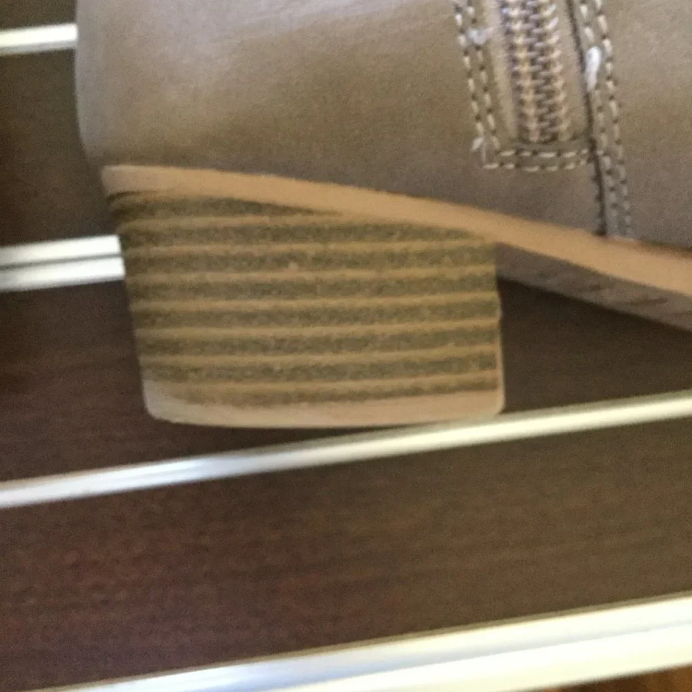 Girls size 3 knee high side zip boots great used condition tan brown in color - Picture 7 of 9